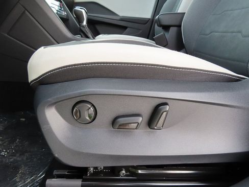 New 2026 Volkswagen Taos SE AWD/4WD image 8
