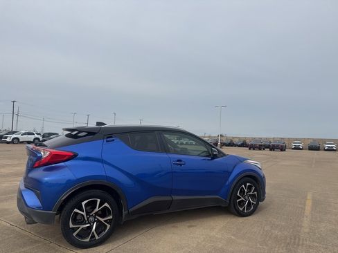 Used 2020 Toyota C-HR XLE image 25