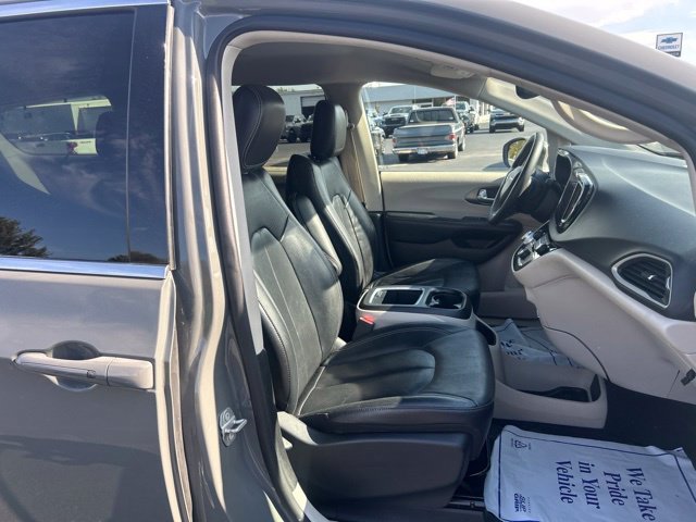 Used 2022 Chrysler Pacifica Touring-L FWD image 34
