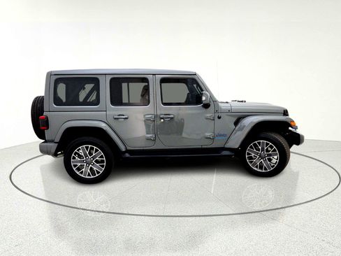 Used 2023 Jeep Wrangler Sahara image 8
