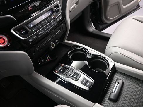 Used 2019 Honda Pilot Touring image 16