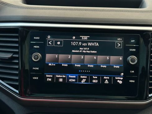 Used 2022 Volkswagen Atlas Cross Sport SE w/ Panoramic Sunroof Package image 24