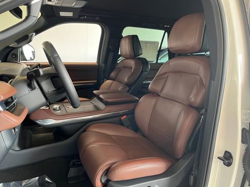 Used 2025 Lincoln Navigator Reserve AWD/4WD image 14