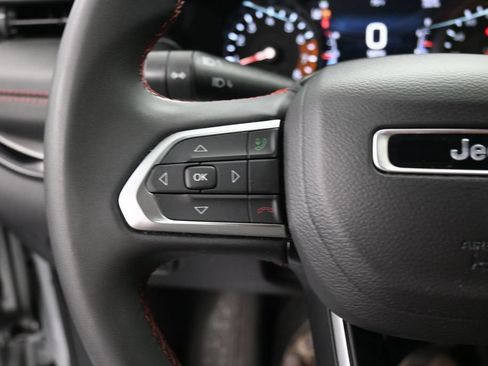 Used 2025 Jeep Compass Trailhawk AWD/4WD image 39
