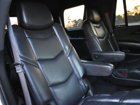 Used 2018 Cadillac Escalade Platinum image 25