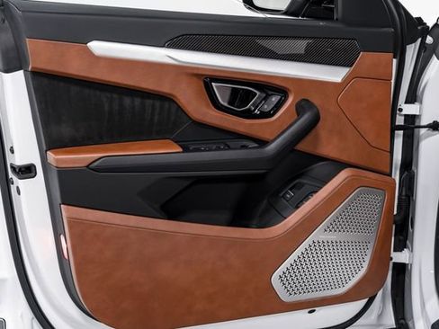 Used 2022 Lamborghini Urus image 9