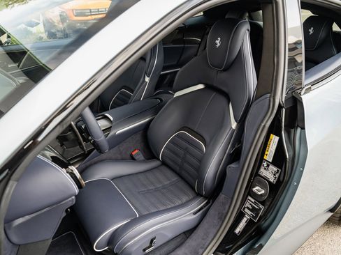 Used 2025 Ferrari Purosangue AWD/4WD image 16