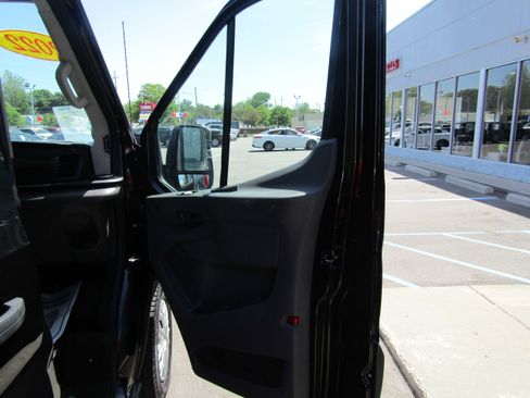 Used 2022 Ford E-Transit Medium Roof RWD image 10