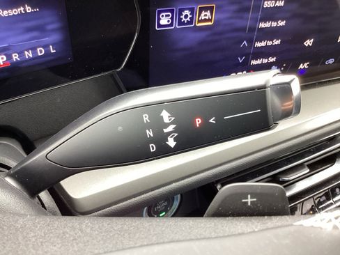 Used 2025 Chevrolet Traverse LT image 27