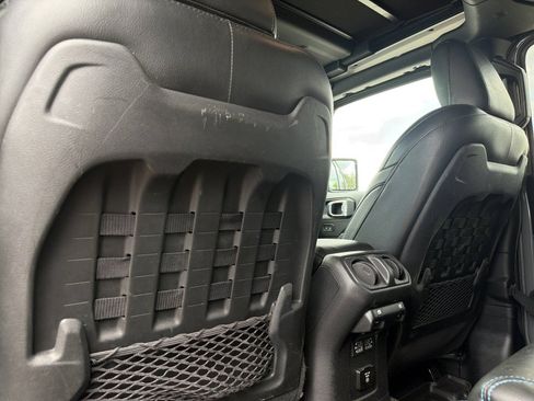 Used 2022 Jeep Wrangler Unlimited Rubicon 4xe w/ Cold Weather Group AWD/4WD image 18