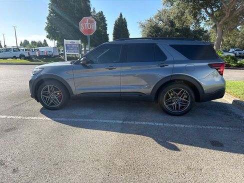 Used 2025 Ford Explorer ST w/ Sun And Sound Package RWD image 8