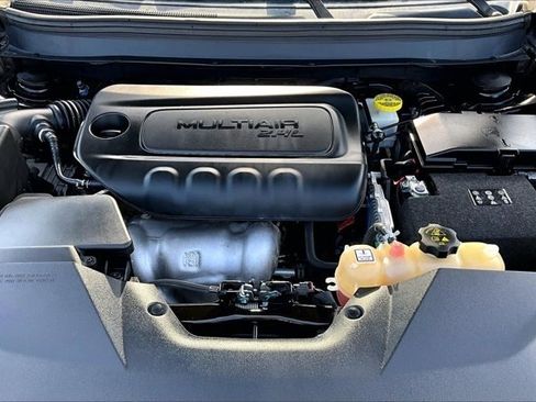 Used 2019 Jeep Cherokee Latitude w/ Popular Appearance Group AWD/4WD image 29