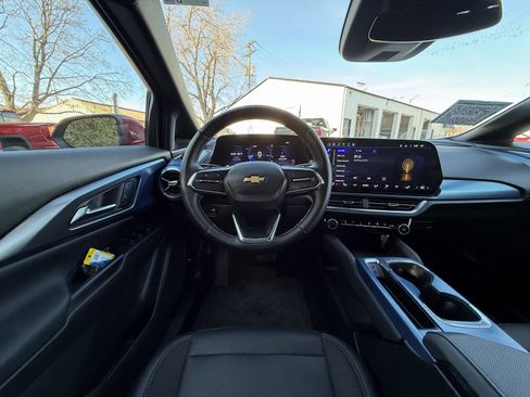 Used 2025 Chevrolet Equinox EV LT w/ Convenience Package image 2