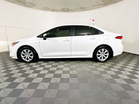 Used 2025 Toyota Corolla LE FWD image 6