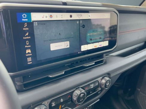 Used 2025 Jeep Wrangler Unlimited Rubicon w/ Convenience Group image 23