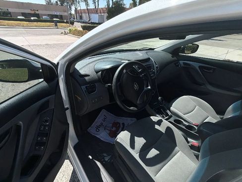 Used 2016 Hyundai Elantra SE FWD image 9
