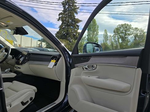 Used 2026 Volvo XC90 B6 Ultra w/ Protection Package AWD/4WD image 11