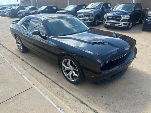 Used 2016 Dodge Challenger SXT Plus RWD image 1