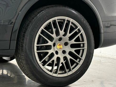 Used 2018 Porsche Cayenne Platinum Edition image 48