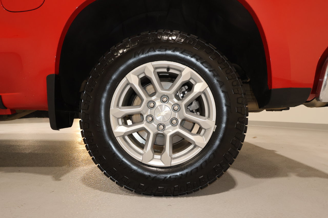 Used 2022 Chevrolet Silverado 1500 LT AWD/4WD image 34