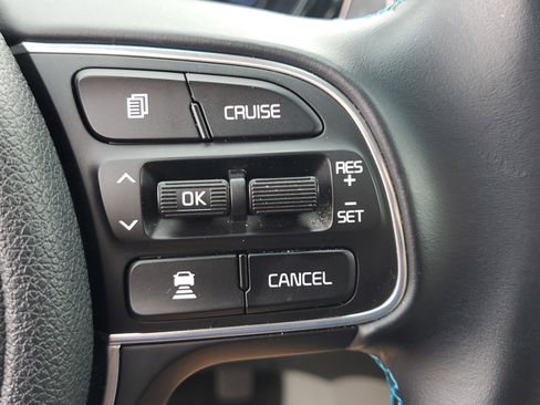 Used 2021 Kia Niro Touring SE FWD image 24