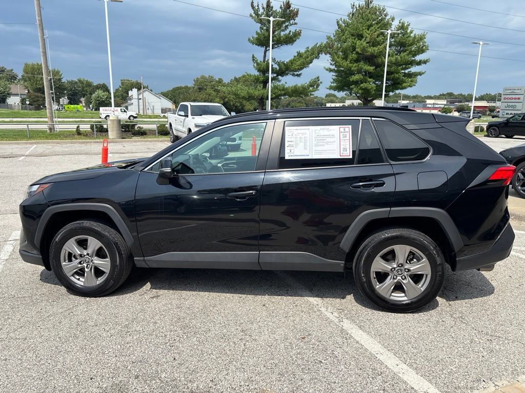 Used 2025 Toyota RAV4 XLE FWD image 9