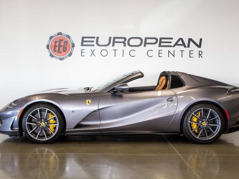 Used 2021 Ferrari 812 GTS image 8