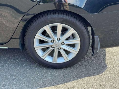 Used 2012 Toyota Camry XLE w/ Leather Pkg FWD image 11