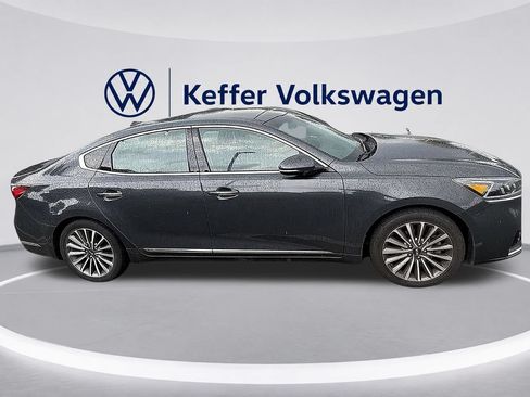 Used 2017 Kia Cadenza Technology FWD image 4