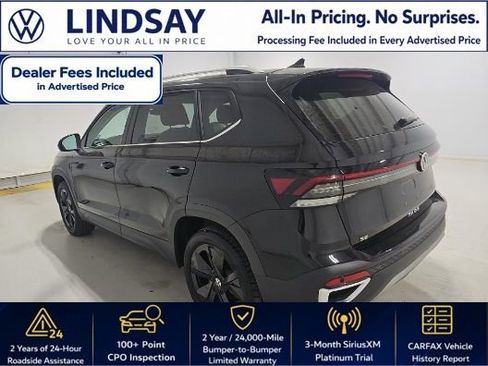 Used 2025 Volkswagen Taos SE w/ Panoramic Sunroof Package FWD image 5
