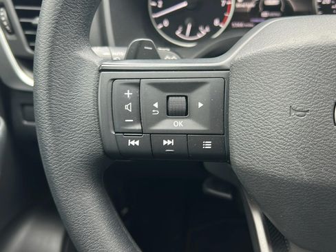 Used 2025 Nissan Rogue S FWD image 28