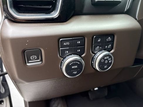 Used 2023 GMC Sierra 1500 Denali w/ Technology Package AWD/4WD image 18