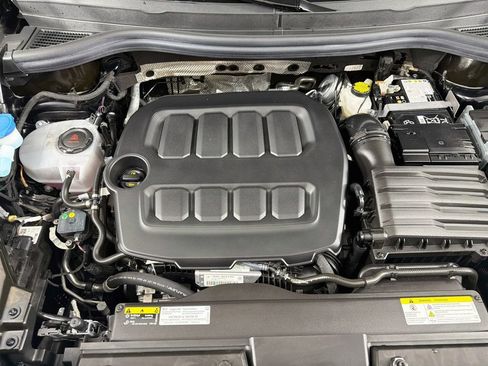 Used 2025 Volkswagen Tiguan SE AWD/4WD image 28