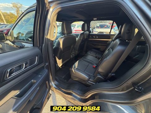 Used 2018 Ford Explorer XLT w/ Equipment Group 202A AWD/4WD image 22