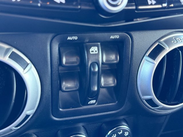 Used 2016 Jeep Wrangler Unlimited Sahara w/ Dual Top Group AWD/4WD image 18