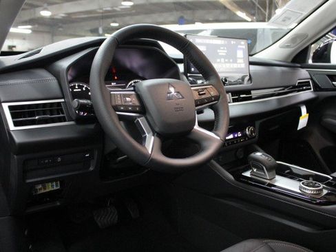 New 2026 Mitsubishi Outlander SE image 5