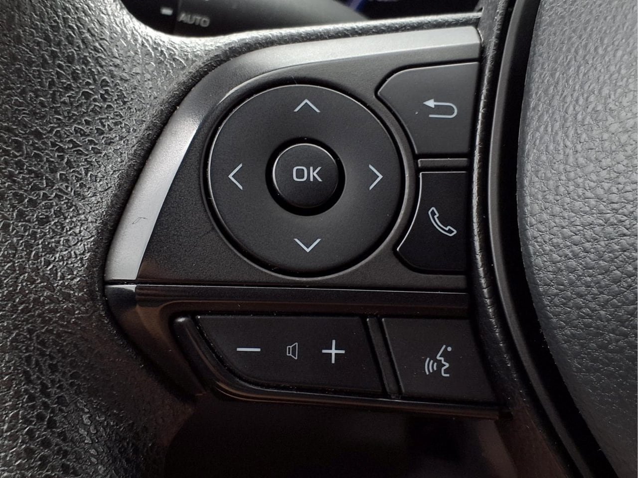 Used 2025 Toyota RAV4 XLE AWD/4WD image 24