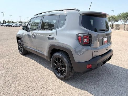 Used 2020 Jeep Renegade Altitude w/ UConnect 8.4 Nav Group AWD/4WD image 8