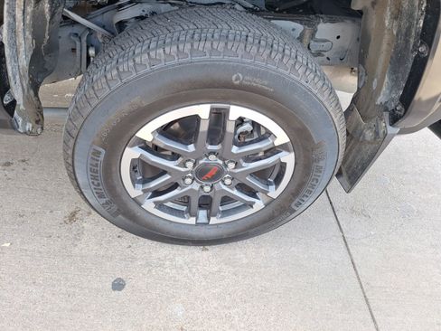 Used 2024 Toyota Tacoma TRD Sport image 11