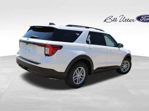 New 2026 Ford Explorer Active RWD image 3