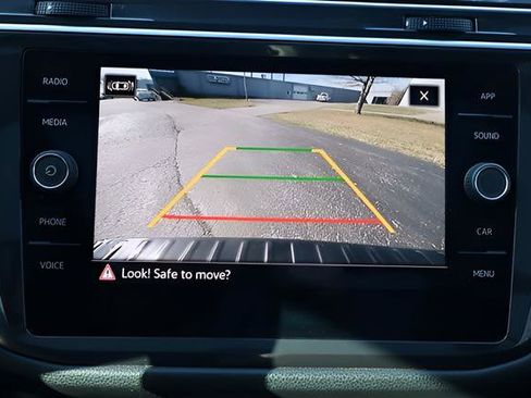 Used 2023 Volkswagen Tiguan SE R-Line image 17