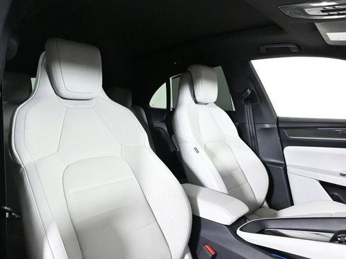 Certified 2025 Porsche Macan Electric image 18