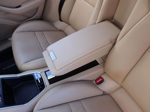 Used 2018 Porsche Panamera 4 image 64