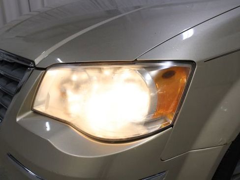 Used 2010 Chrysler Town & Country Touring FWD image 30