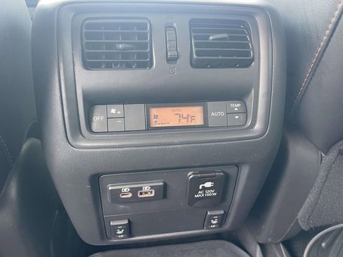 Used 2020 Nissan Pathfinder SL image 9