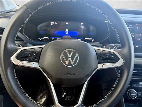 Used 2024 Volkswagen Taos SE w/ Panoramic Sunroof Package AWD/4WD image 9