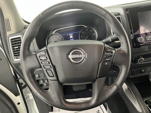 Used 2022 Nissan Frontier SV w/ Technology Package AWD/4WD image 17