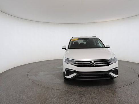 Used 2021 Volkswagen Tiguan SE R-Line image 30