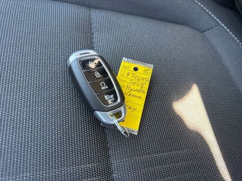 Used 2025 Hyundai Venue Limited image 32