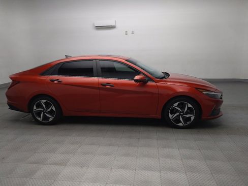 Used 2021 Hyundai Elantra Limited FWD image 11